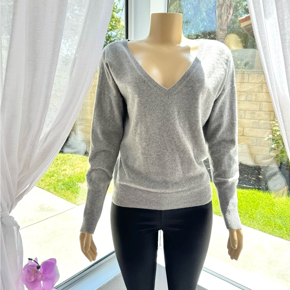 Reformation Gray Cashmere & Wool Sweater in Gray Size S Small V Neck Ribbed - Picture 1 of 6